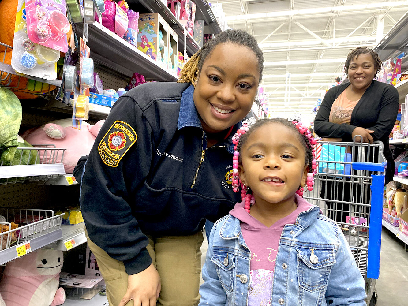 Police, fire departments prepare Christmas shopping projects – Valdosta Daily Times