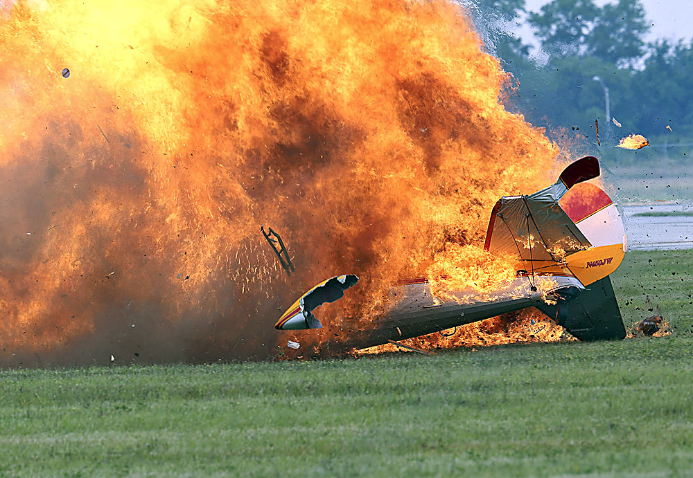 Ohio air crash shows risks, thrill of wing walking | Valdosta